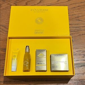 L'OCCITANE Immortelle Divine Skincare Gift Set - Yellow and Gold